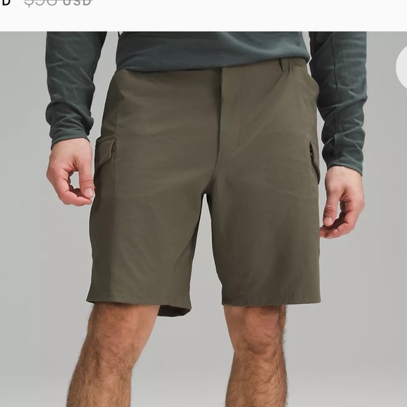 Lululemon olive green classic hiking cargo short slze medium